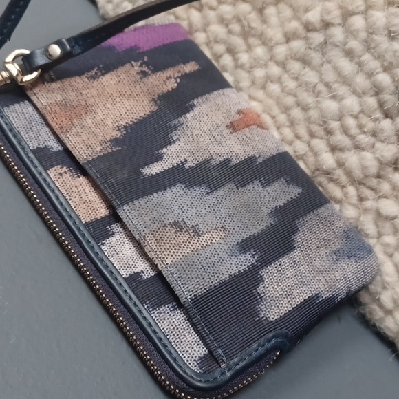 Coach wristlet - Picture 4 of 14